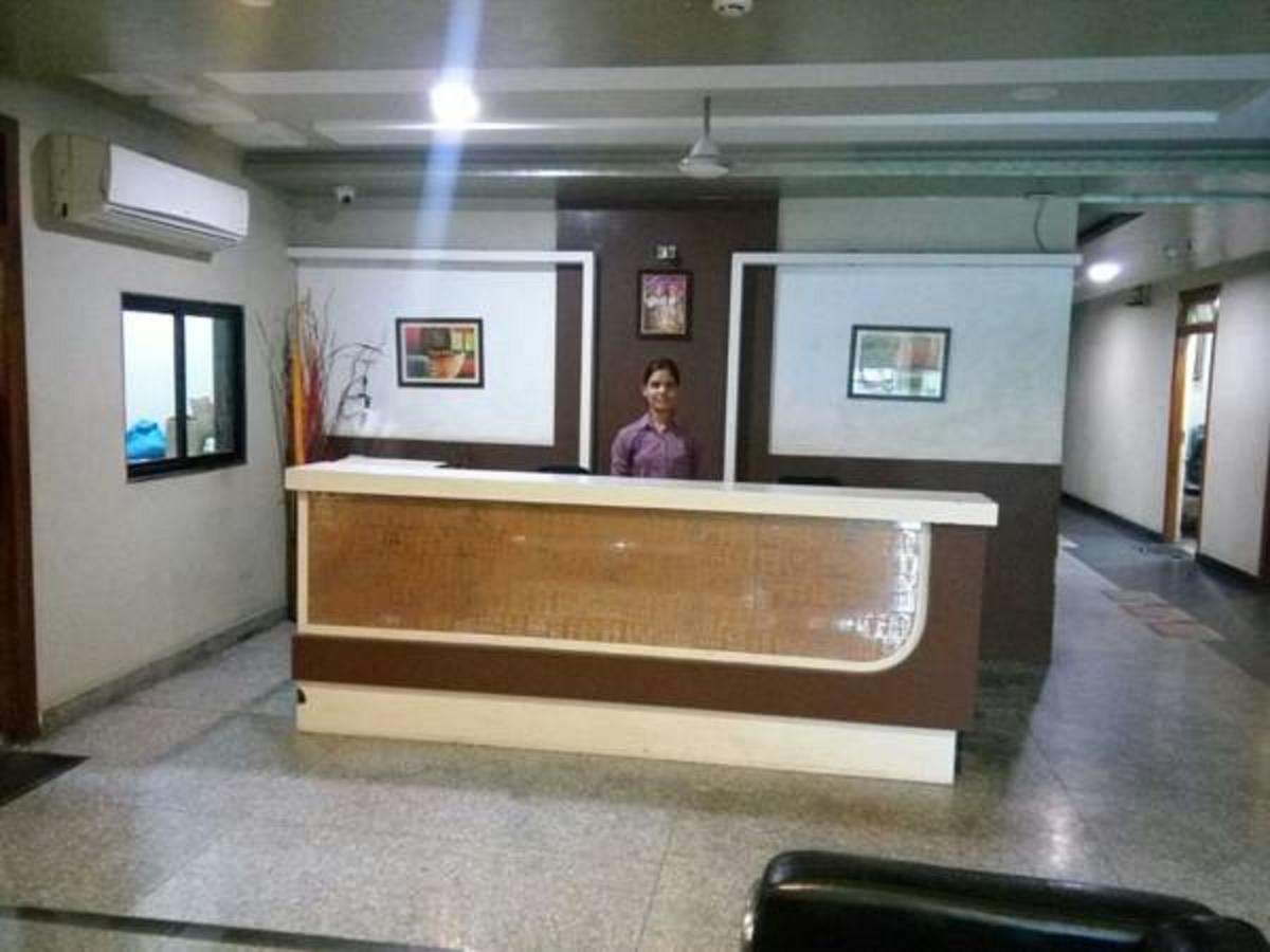 Hotel Shree Pushpak Raigarh Exterior photo